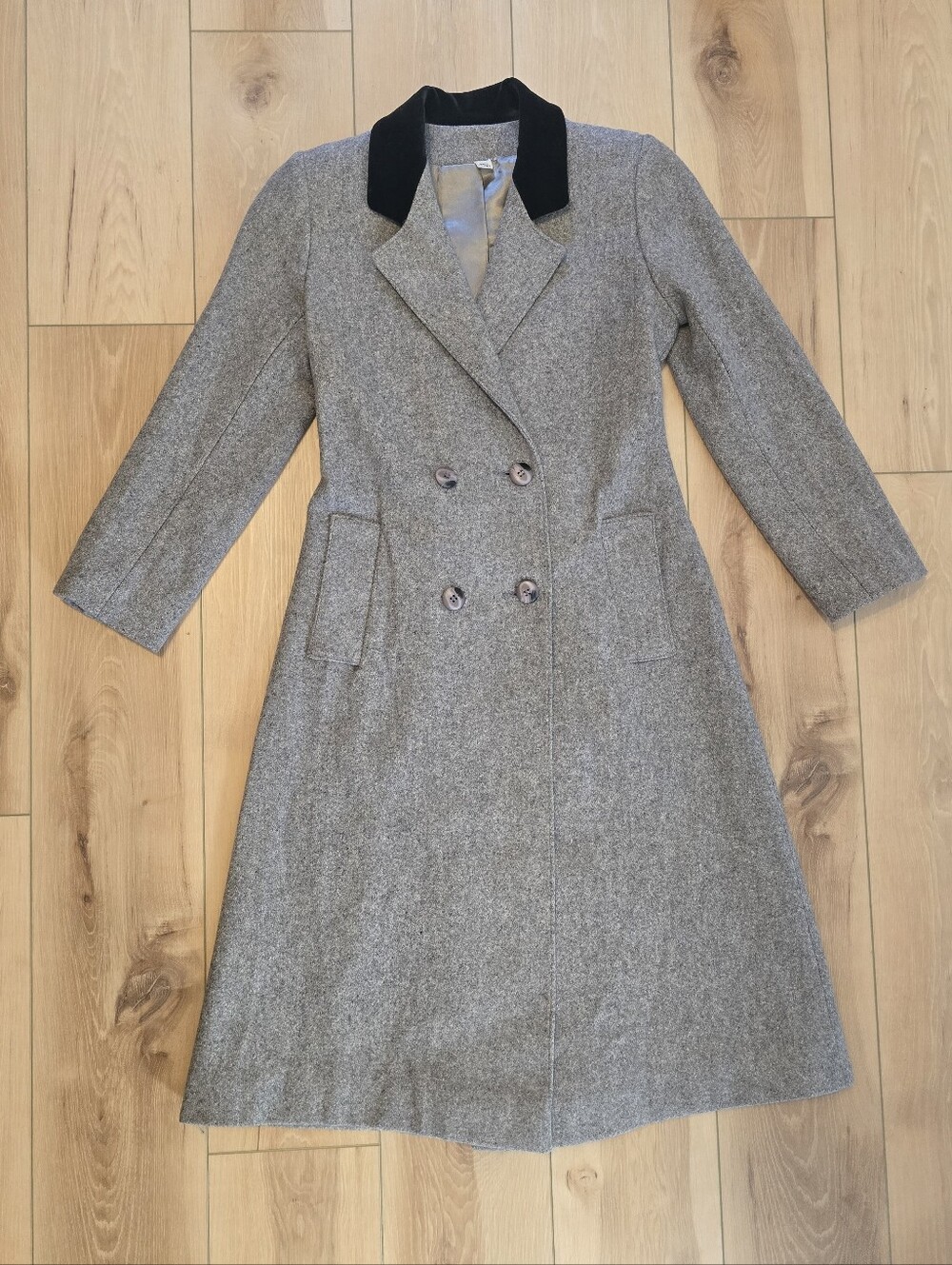 Vintage Double-Breasted Wool Blend Long Coat with Black Velvet Collar
